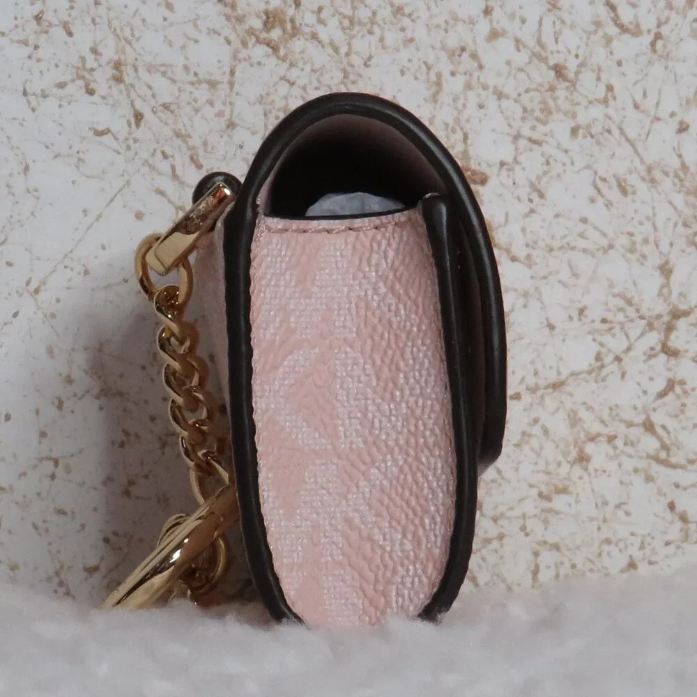 Michael Kors Jet Set Travel Airpods Case (Light Powder Blush)
